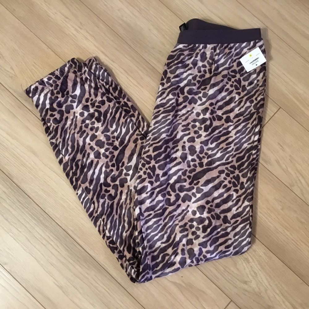 NWT. Kensie Brand Women’s Long Pajama Bottoms Size M Animal Print